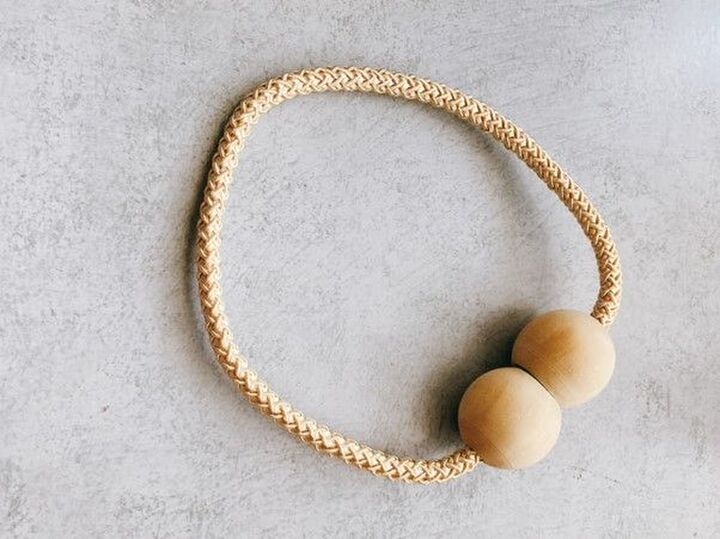 【セリア】家じゅうの邪魔者スッキリ!魔法のわっかの正体は?