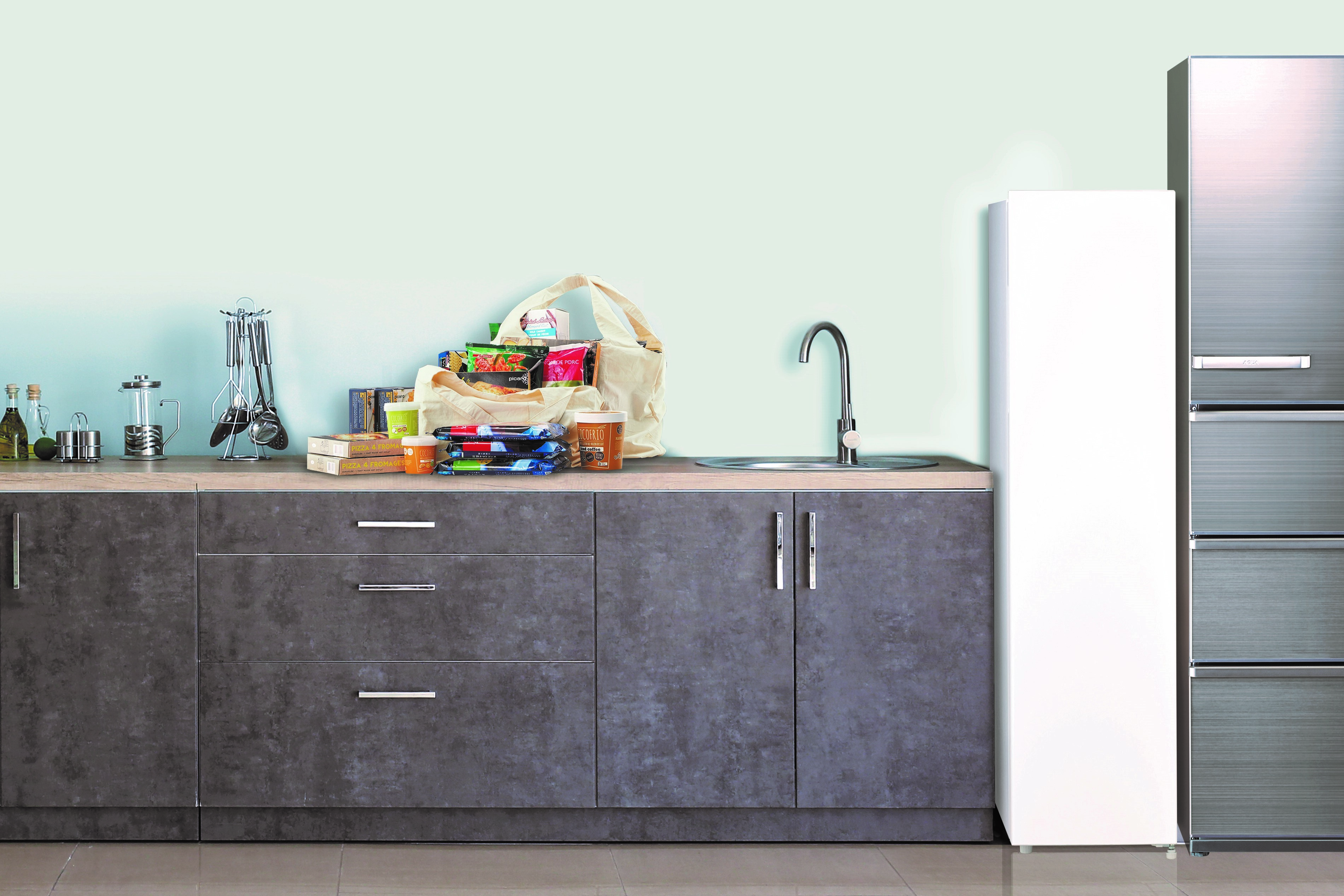 欲しい人が急増中！インテリア顔で人気のAQUAのセカンド冷凍庫「スリム