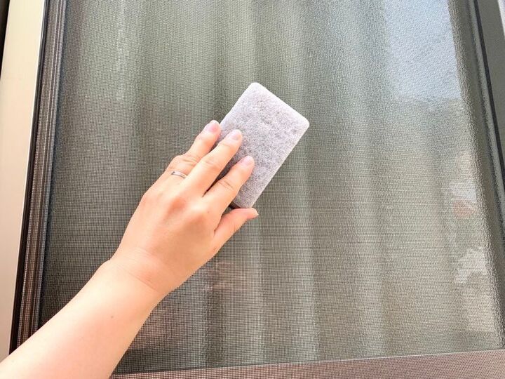 網戸掃除は意外と簡単!家にあるグッズでたった2ステップで完了します♪