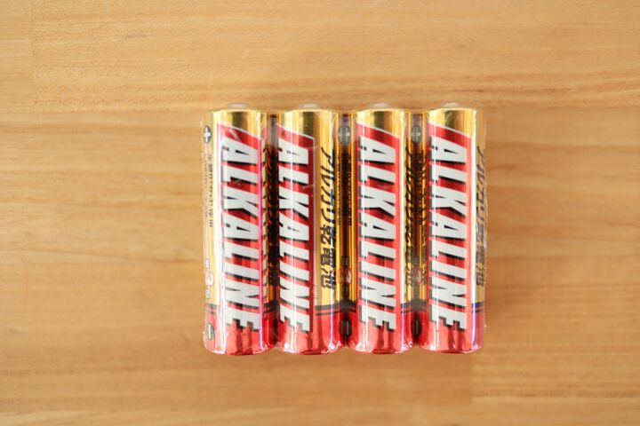 乾電池、開封してそのまま保管してない?長持ちさせるのにキッチン消耗品が使える!【災害時対策にも】