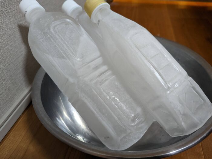 この夏話題の ペットボトル除湿 はエアコンの代わりになる 試してみた 暮らしニスタ この夏話題の ペットボトル除湿 はエアコンの代わりになる 試してみた 暮らしニスタ