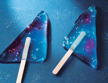 【満月珈琲店のレシピ帖】ソーダを使った「夏の大三角のアイスキャンディー風星空ゼリー」