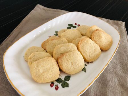 【クッキー】ポリ袋でモミモミ♪包丁で切ったらトースターで焼くだけ！