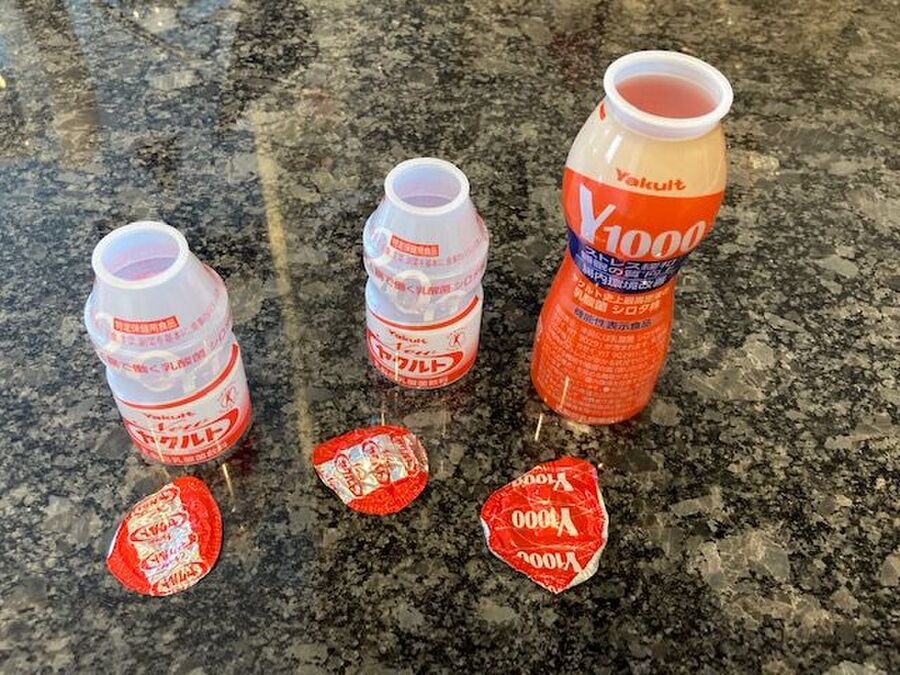 ヤクルトの容器とフタ 飲み終わっても捨てないで キッチンで意外な家事ラクグッズに 暮らしニスタ ヤクルトの容器とフタ 飲み終わっても捨てないで キッチンで意外な家事ラクグッズに 暮らしニスタ