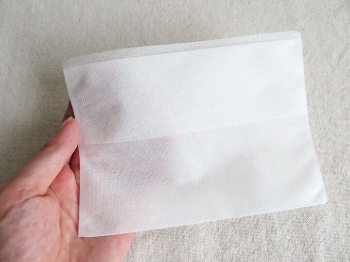 【ダイソー】一見ふつうの不織布の袋にスゴイ秘密が!まるで魔法みたいにあの家事ができちゃう