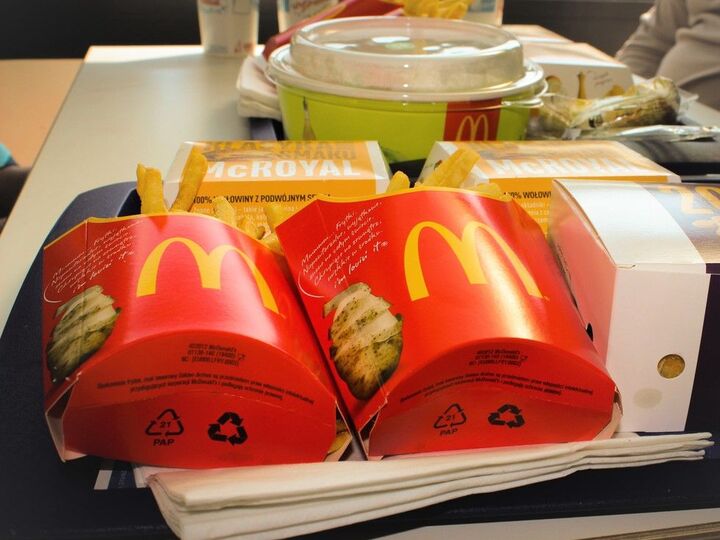 月見の前に浮気決定!!【マクドナルド】レア度100%のまぼろしバーガーは白と黄色の2枚がどーーーーん!!