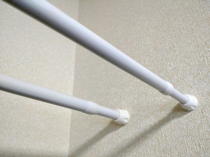 落下問題はこれで解決!突っ張り棒の「落ちにくい取り付け方」のコツ