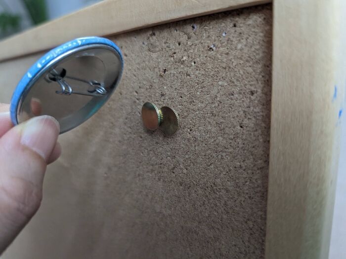 溜まる一方の 缶バッジ 捨てるの待って こうすれば新たな使い道で意外な大活躍 暮らしニスタ 溜まる一方の 缶バッジ 捨てるの待って こうすれば新たな使い道で意外な大活躍 暮らしニスタ