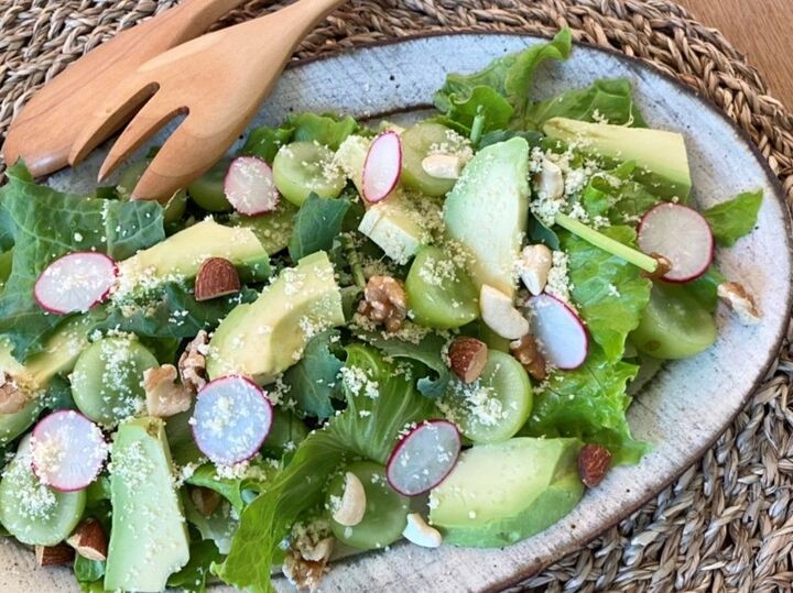 新作!シャインマスカットのチーズナッツサラダ【スタイリストunicoの季節レシピ】