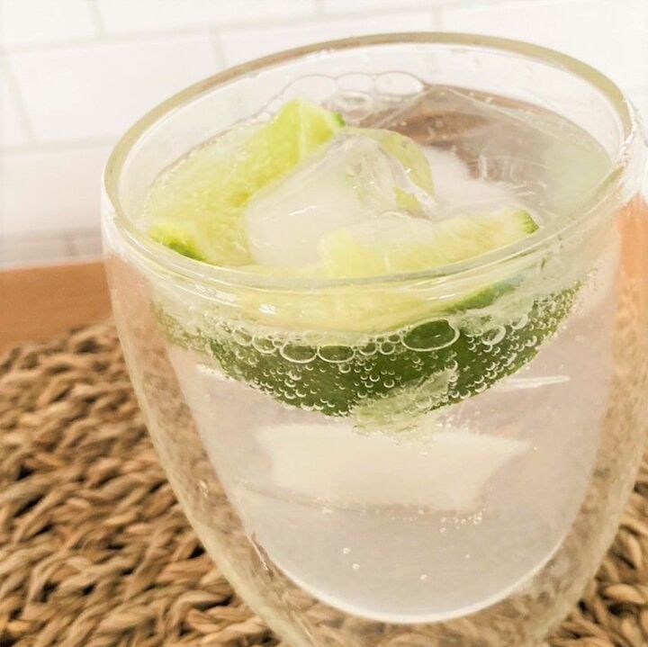 秋の夕暮れ。気分は甘くてほろ苦いライムワインソーダチャン【スタイリストunicoの季節レシピ】