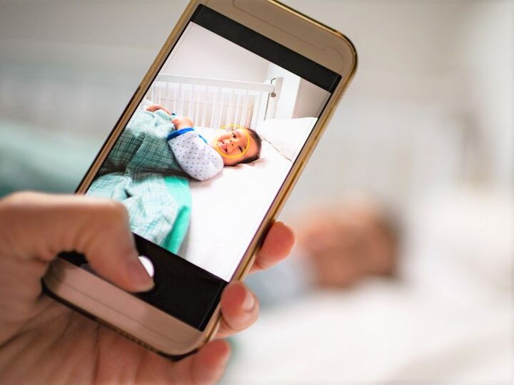 「可愛いね」を強要しないで!子どもやペットの写真をやたらと送ってくる人への対処法