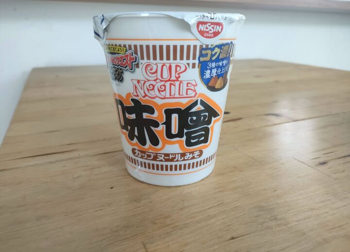 Twitterで1万いいね超え!「カップヌードル 味噌」で一人鍋【やってみた】