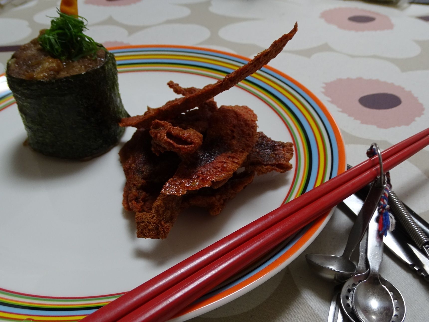 #OnigiriAction　ルーローハン（魯肉飯）的な　おにぎり、自家製パパドを添えて。。。