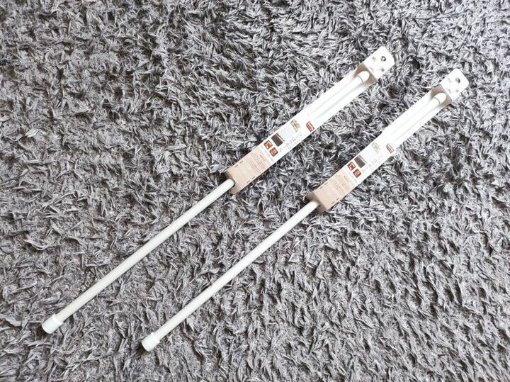 突っ張り棒は「2本使い」すると最強!!リビングの生活感がなくなる収納ワザとは?