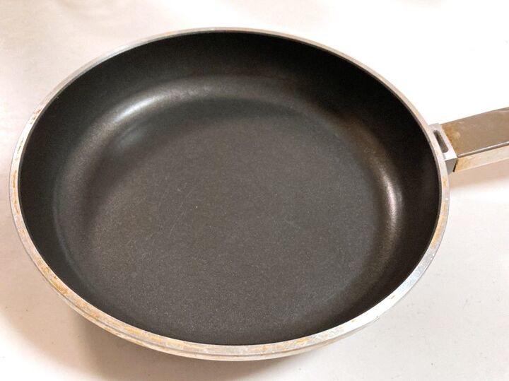 犯人は…アタシ?!実は寿命を縮めていた!フライパンでやってはいけないNG行為7つ