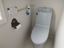 狭いトイレ＆洗面所でこそ本領発揮！！わが家の「突っ張り棒」活用法♪