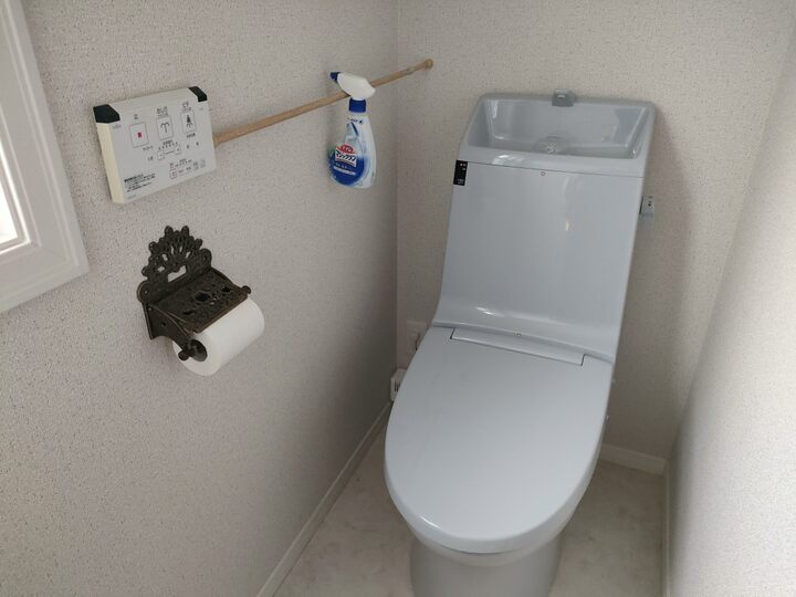 狭いトイレ&洗面所でこそ本領発揮!!わが家の「突っ張り棒」活用法♪