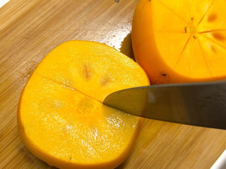 【すごい裏ワザ!】固い柿をあっという間に完熟状態にする方法!とろウマ食感がクセになる〜♡