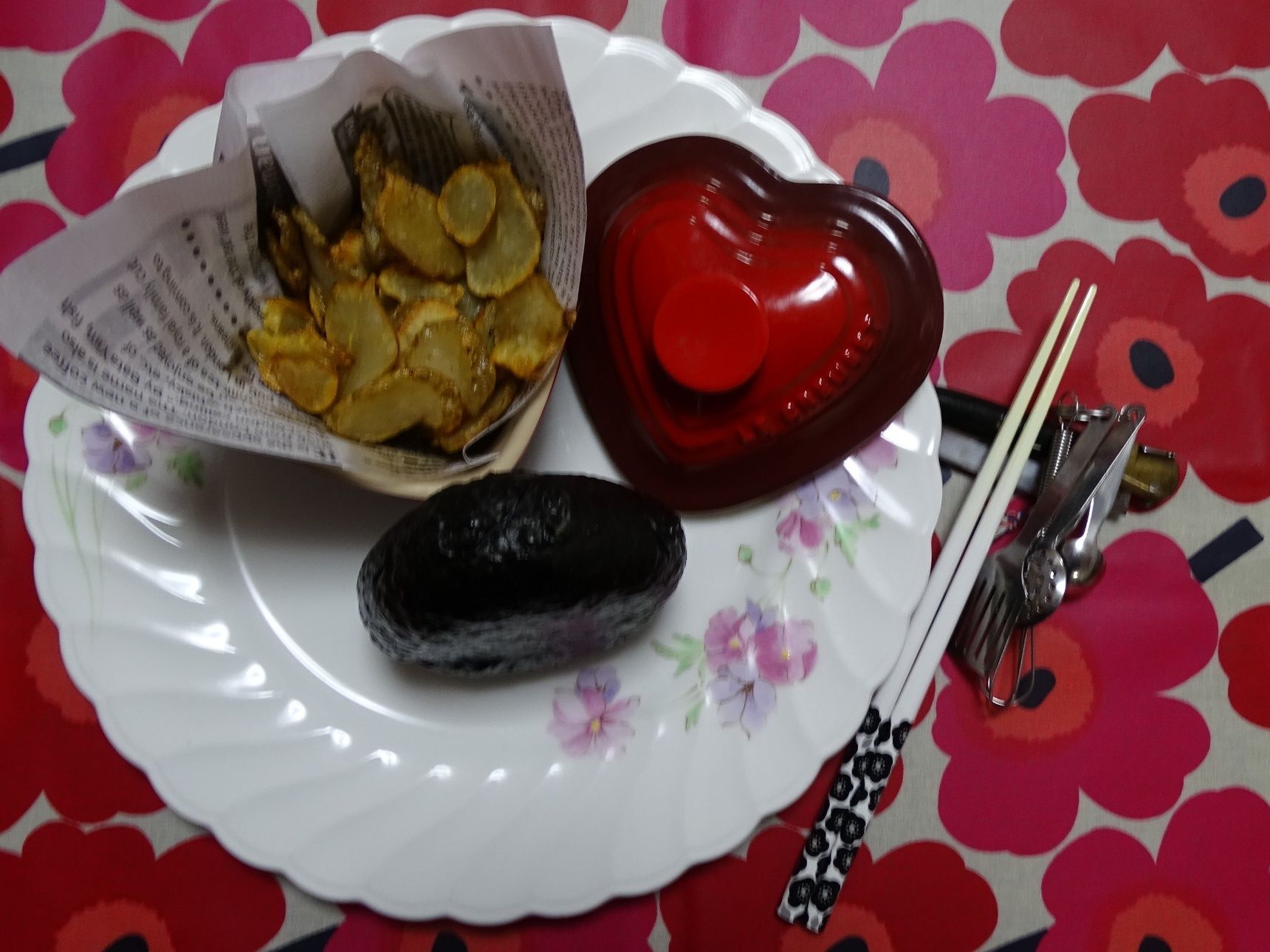 #OnigiriAction　佃煮にぎりblack、菊芋chipsを添えて・・・