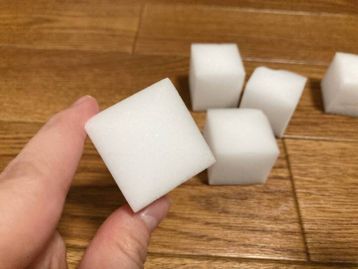 【悲報】もう二度とツヤは戻らない(涙)…お掃除は要注意!!家じゅうの「メラミンスポンジ」NGな場所まとめ