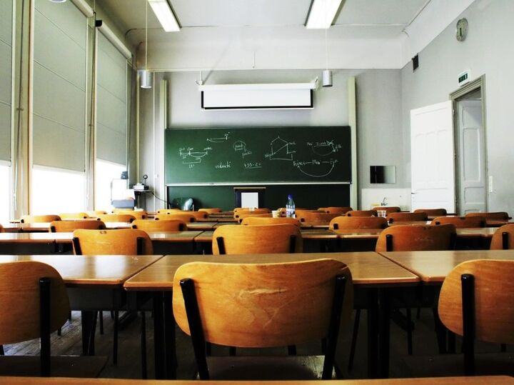 180時間で残業代なし…【教師】のつらいことを経験者に聞いてみた