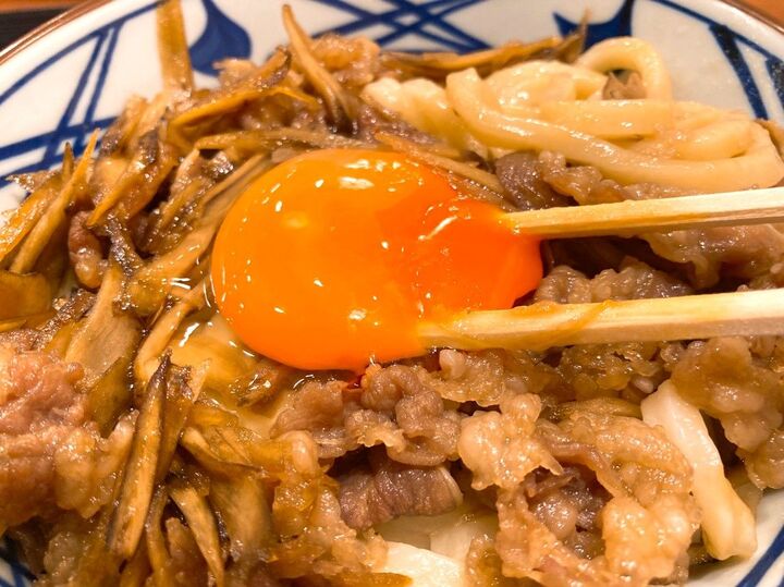 【丸亀製麺】甘辛牛×卵黄の神さま、おいでやす~♡丸亀ファン垂涎うどんが美味しすぎると話題!!