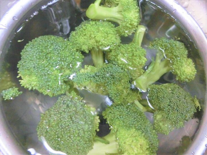 細かい汚れを取ります☆ブロッコリーの洗い方