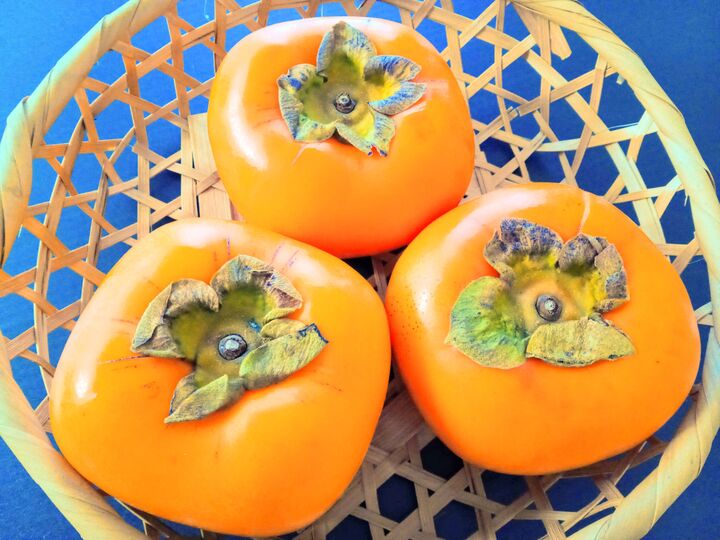 常温から冷凍まで「柿」が長持ちする保存法まとめ!一口サイズで冷凍もおすすめ♡