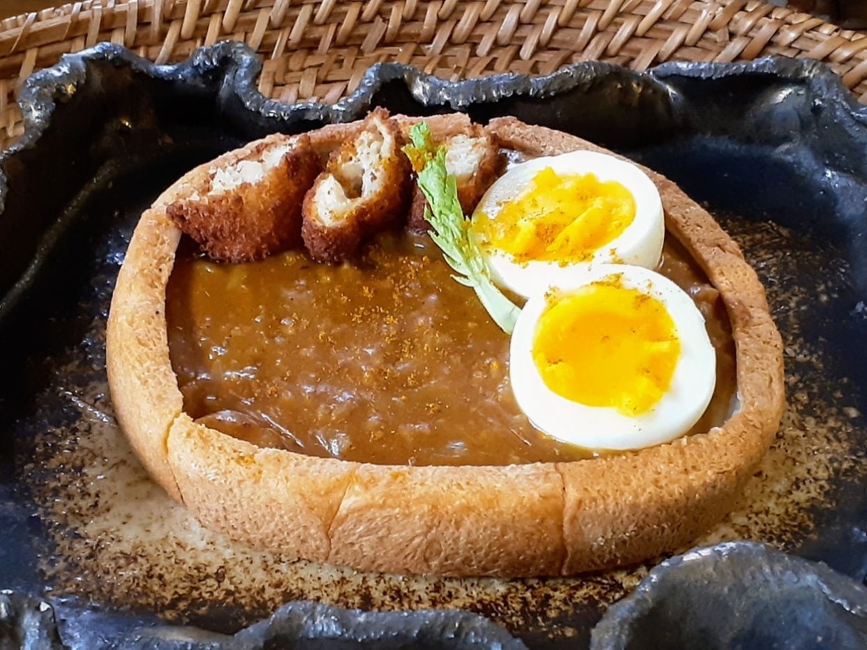 食パンの耳レシピ！チキンカツとろけるチーズカレーパン