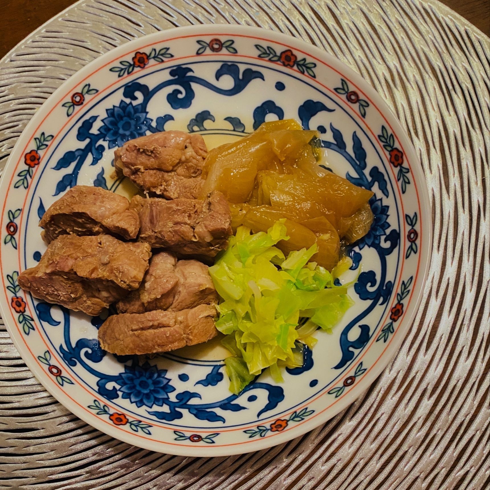 玉ねぎもトロトロ豚の角煮