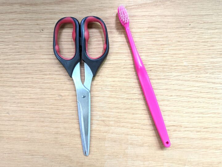 古歯ブラシ、半分にカットしたら…すごかった!面倒な家事に効果絶大の便利グッズに♡