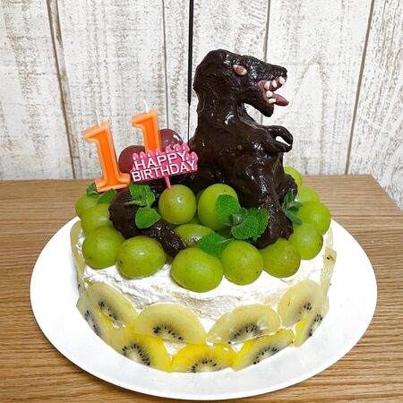恐竜好きに大好評☆ダイナミックな恐竜ケーキ