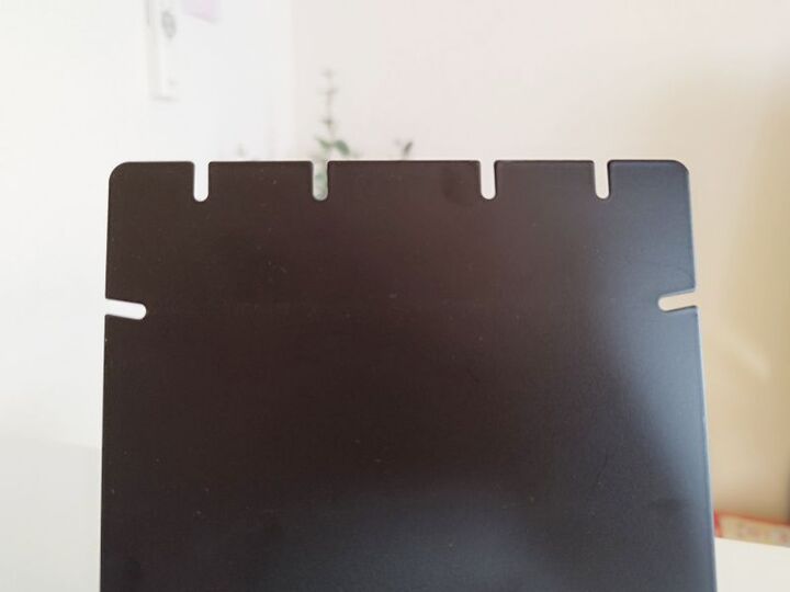 【ダイソー】黒いプレートに謎の切り込み?!なくしやすいモノの置き場所など幅広く使える便利アイテムなんです♪