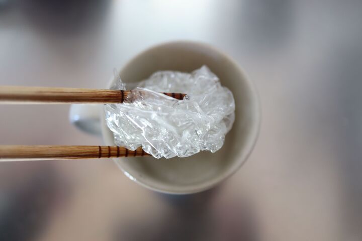 格段に捨てやすい♪プラスチック容器をあっという間にペッタンコにするワザ【やってみた】