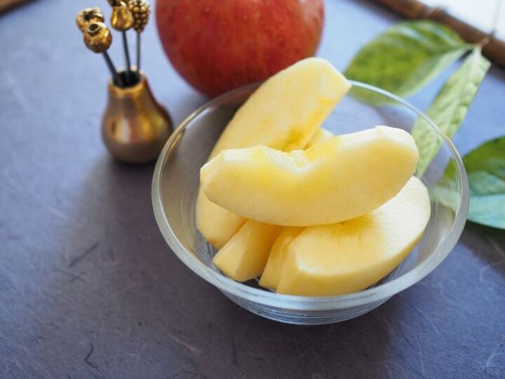 【裏ワザ最新版】りんごの新しい変色防止法は、しょっぱくない&おいしさアップでイイコトばかり♡