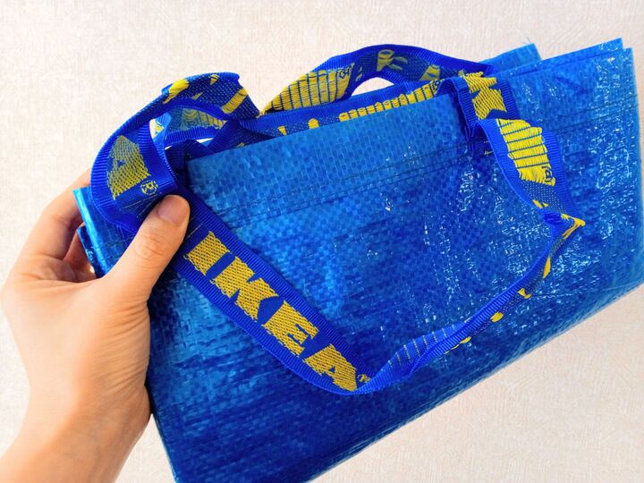 その手があったか!IKEAのブルーバッグの意外な活用法に「なるほど~」が止まらない!!