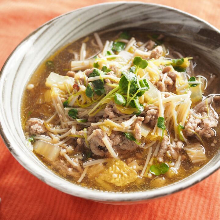 蕎麦だけど、こってりボリューミー♡熱々!豚肉と白菜のワサビ香る、あったか蕎麦