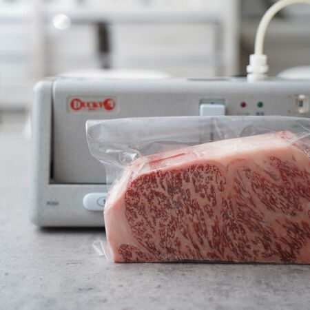 【料理家おすすめ】肉の冷凍保存は『真空シール器』で霜も臭いもシャットアウト