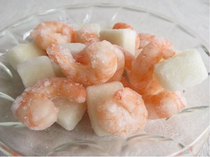 冷凍シーフードミックス、凍ったまま調理してない?ぷりぷり食感&おいしさに差がつく解凍術って?