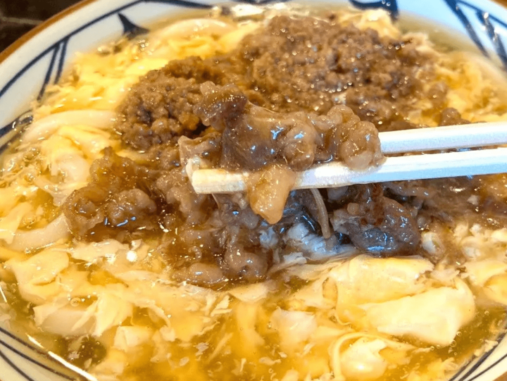 【丸亀製麺】無料で二度目の「うんめぇーーー!!!!!」肉がさねの下敷き感がたまらん新うどん爆誕じゃ!!!