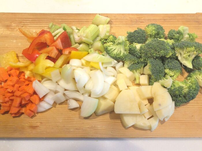 野菜を切ります