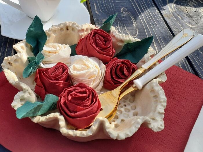 簡単にできるペーパーナプキン薔薇で食卓を華やかに～
