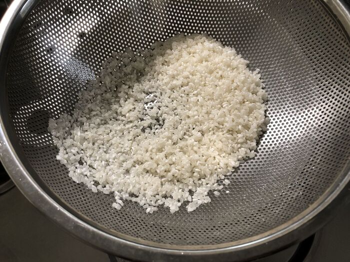 お米1合と缶詰の中身を入れて炊くだけ