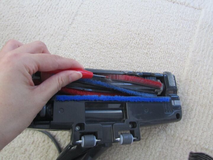 掃除機の回転ブラシに絡まった糸くずをラクに取る方法☆