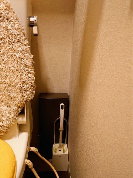 その3→床に直に置くと、これまた掃除の際に動かさなければならない掃除用具は