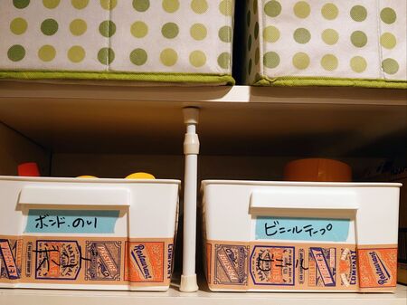 ④棚の強度を保つ為に突っ張っています