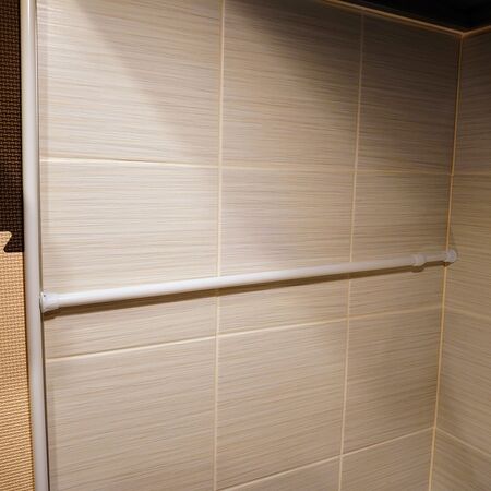 縦に突っ張ってから、横に突っ張る