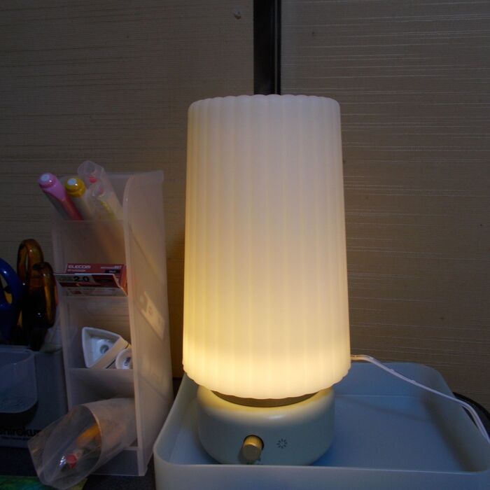 ランプもついてアロマオイルが使える加湿器