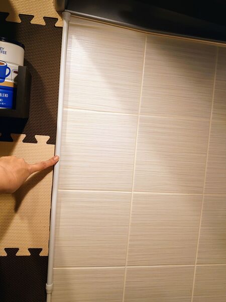 左端に縦に突っ張る