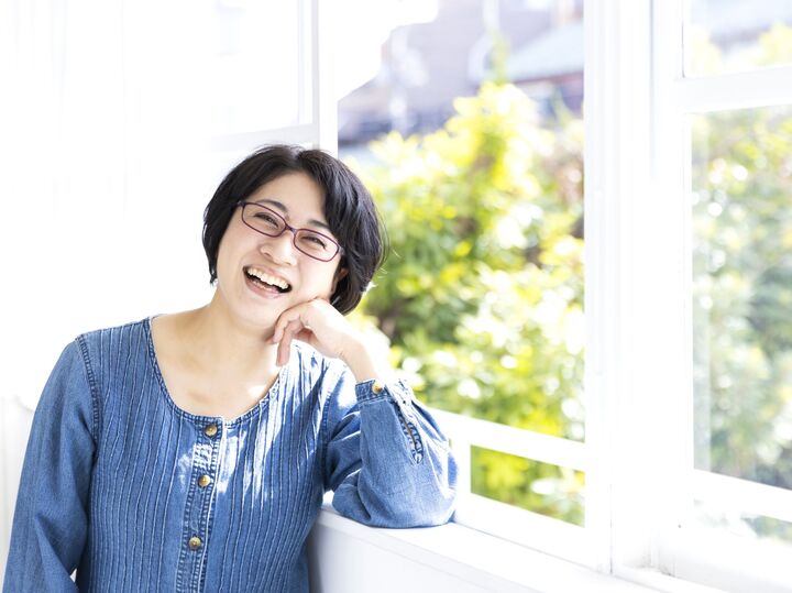 「できない」と言えず円形脱毛症になった幼少期。子どもを目一杯ほめる大人でいたい|料理家ヤミーさん